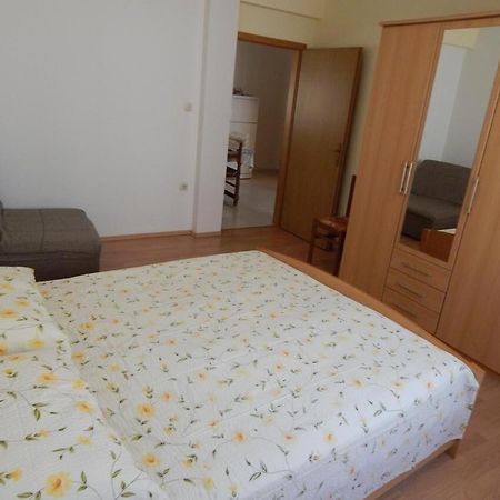 Apartments Zoki - Great Location Close To The Sea Вис Екстериор снимка
