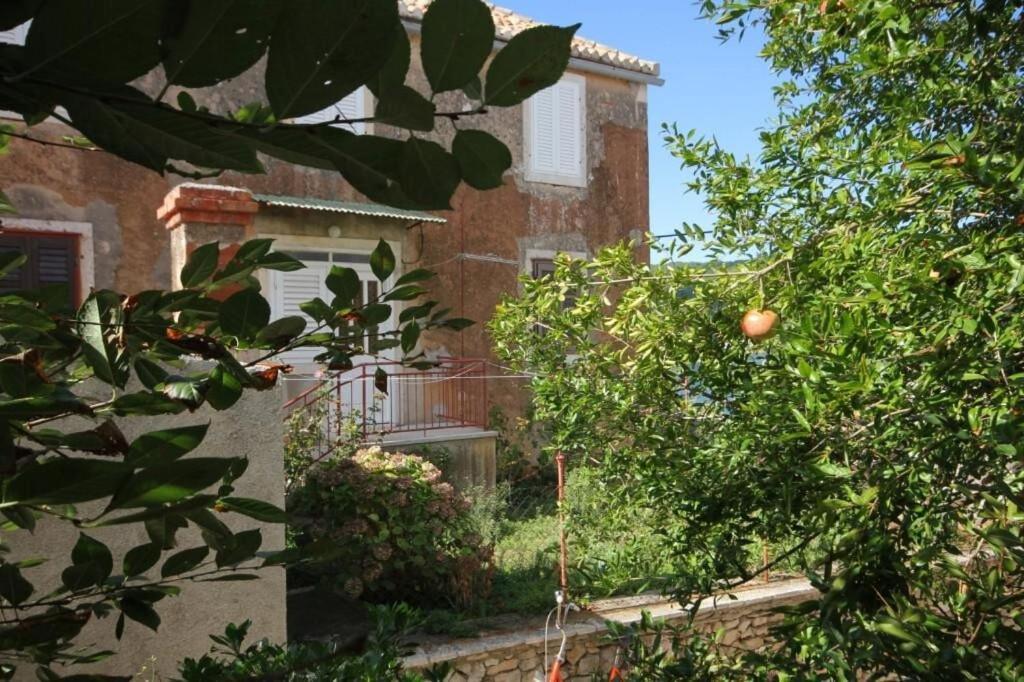 Apartments Zoki - Great Location Close To The Sea Вис Екстериор снимка