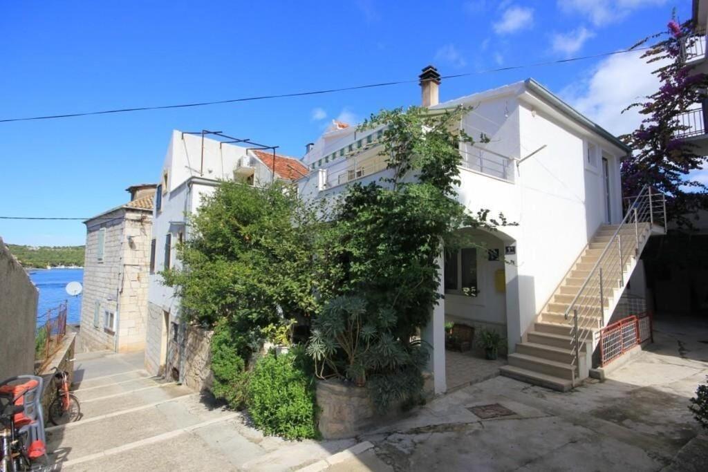 Apartments Zoki - Great Location Close To The Sea Вис Екстериор снимка