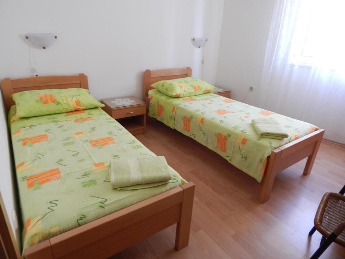 Apartments Zoki - Great Location Close To The Sea Вис Екстериор снимка
