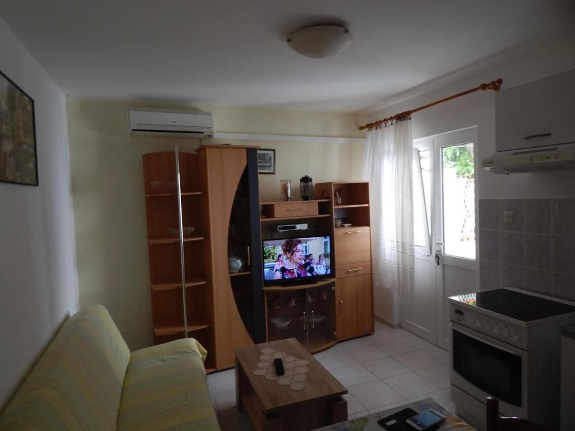 Apartments Zoki - Great Location Close To The Sea Вис Екстериор снимка