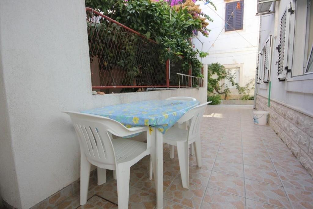 Apartments Zoki - Great Location Close To The Sea Вис Екстериор снимка