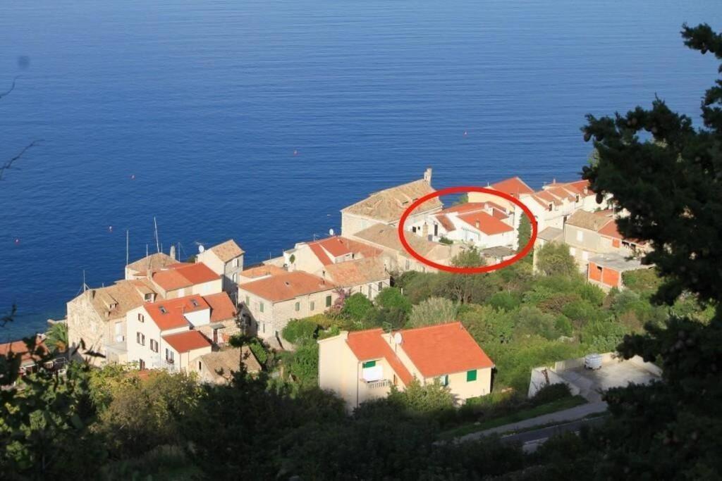 Apartments Zoki - Great Location Close To The Sea Вис Екстериор снимка